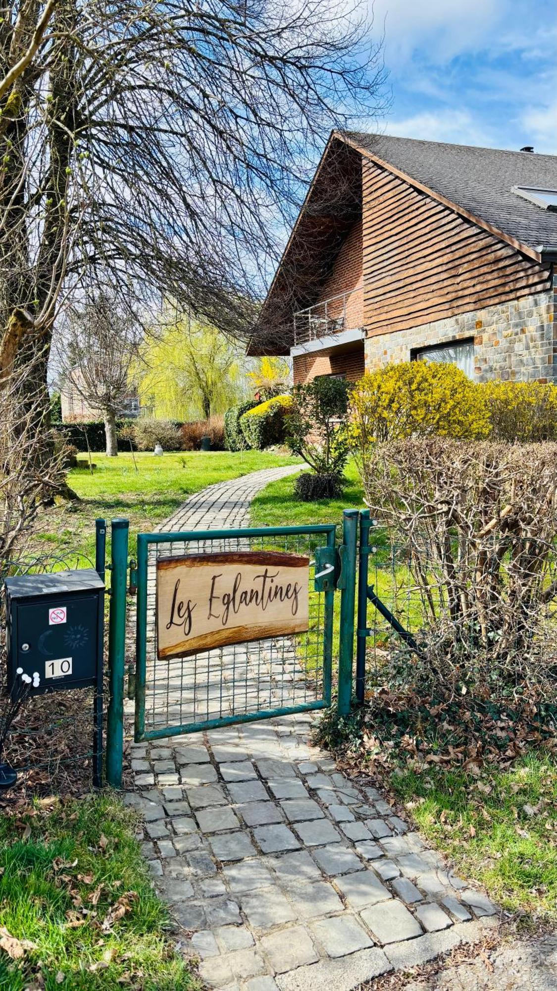 Ferienwohnung Les Eglantines Marche-en-Famenne Exterior foto